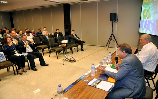 Participantes da Marcha expÃµem dificuldades do Legislativo municipal no XI FÃ³rum de Vereadores