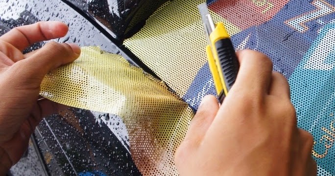 Propaganda em veÃ­culos sÃ³ pode ser do tamanho do para-brisa traseiro