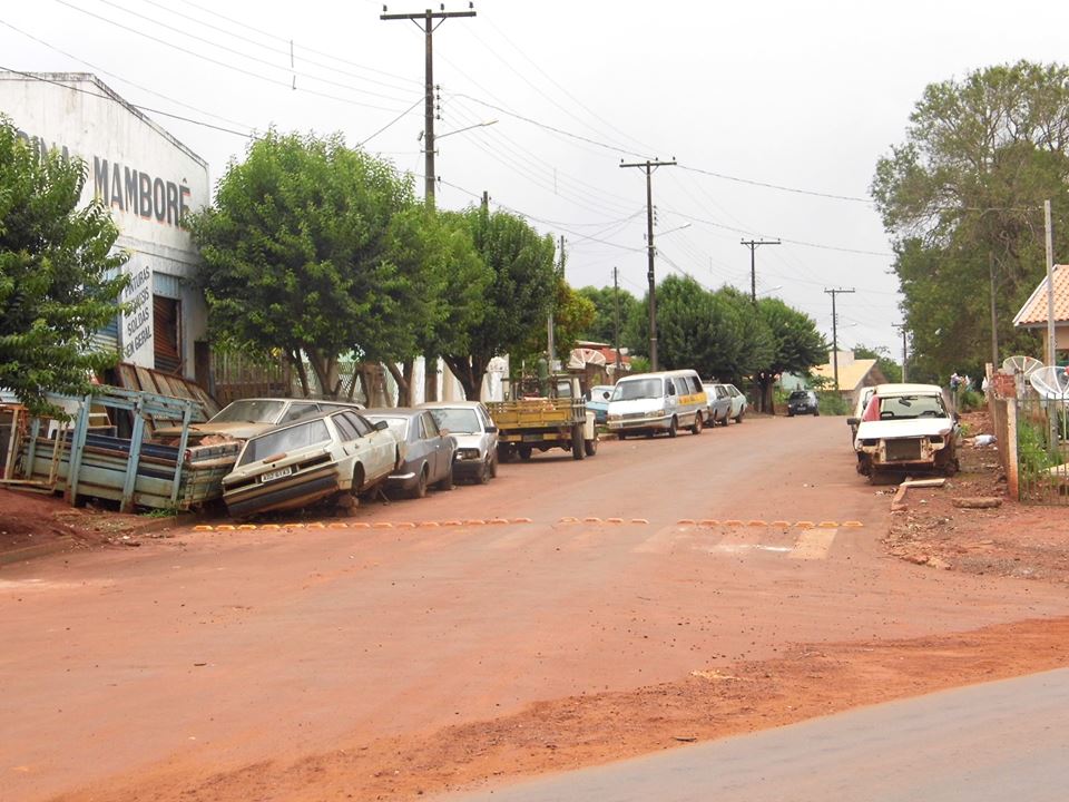 Lei prevê remoção e até multa a donos de veÃculos abandonados em Janiópolis
