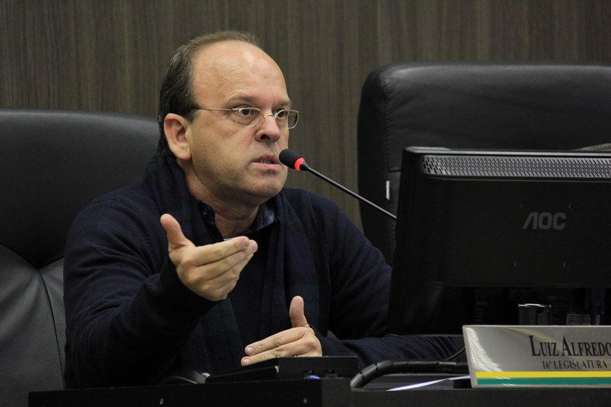 Projeto de vereador proÃ­be nomeaÃ§Ã£o de parentes de polÃ­ticos em Campo MourÃ£o