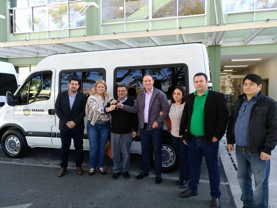 SecretÃ¡rio de Estado atende vereadora e doa van para Apae de Peabiru