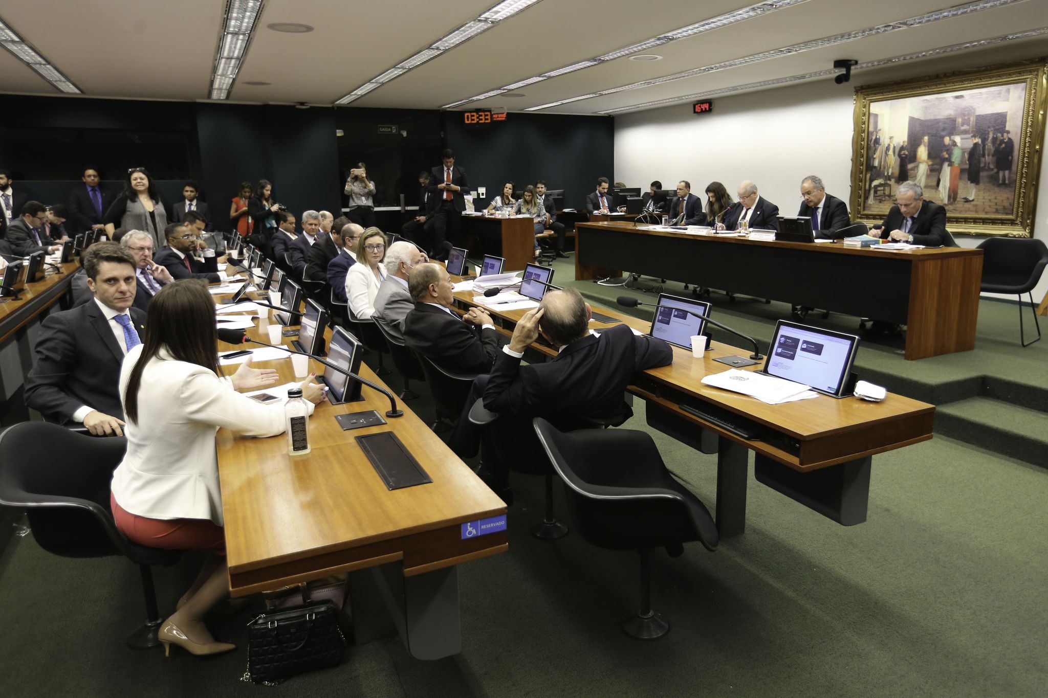 ComissÃ£o da reforma polÃ­tica aprova 'distritÃ£o' para eleiÃ§Ãµes de 2018 e 2020