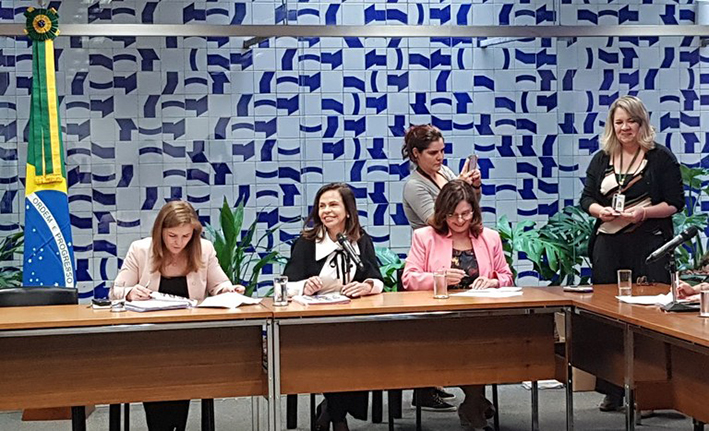 Com 77 deputadas, bancada feminina define prioridades para a legislatura
