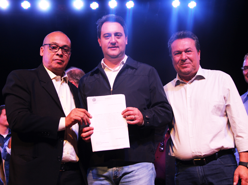 Presidente da Acamdoze entrega reivindicações da região a Governador do Paraná