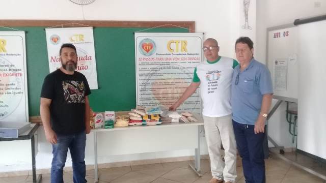 Solidariedade: Acamdoze faz doação de alimentos à CTR de Campo Mourão