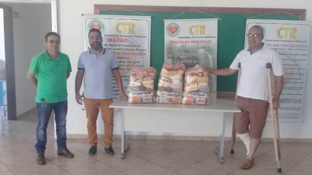 Acamdoze faz entrega de cestas básicas ao CTR de Campo Mourão