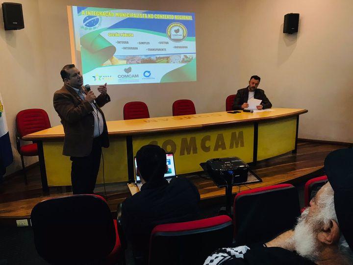 Comcam e Condescom aderem à Escola Federativa para  capacitação gratuita de servidores e gestores políticos